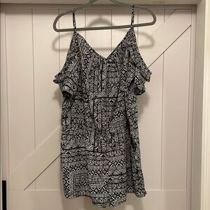 Arizona Jean Company Black and White Geometric Romper